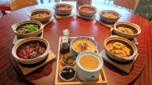 捞起海鲜推出粤式啫啫煲系列，复刻老香港烟火气！