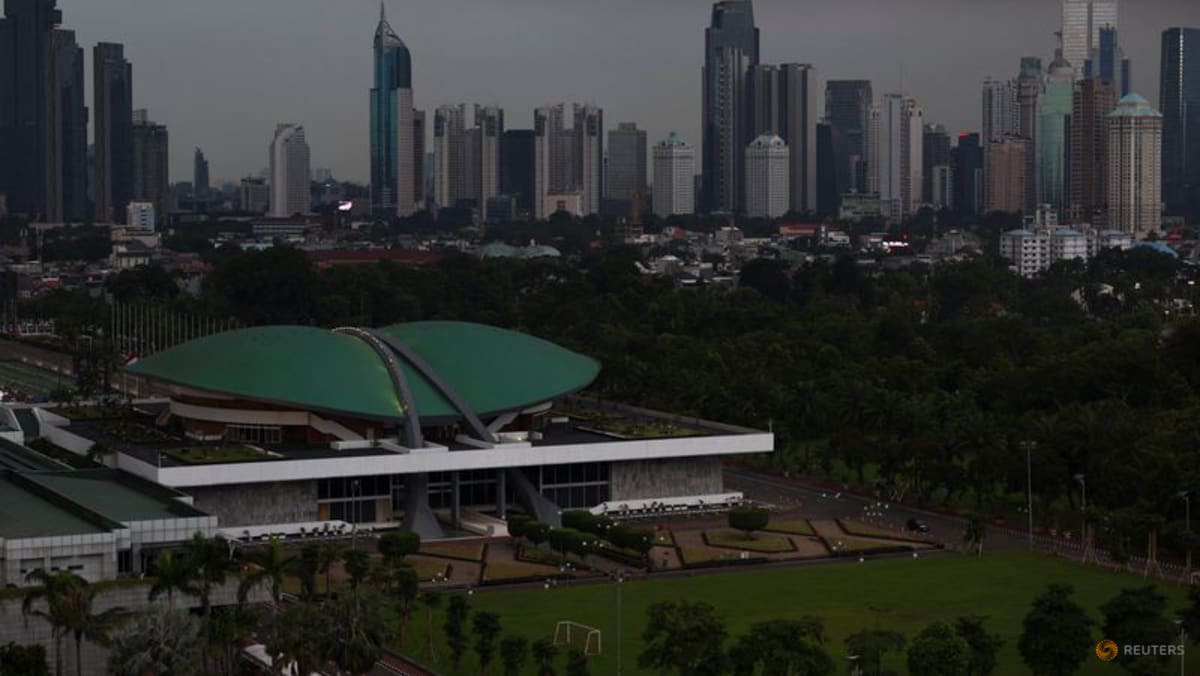 Indonesian bill will emphasise central bank's role supporting growth, lawmakers say