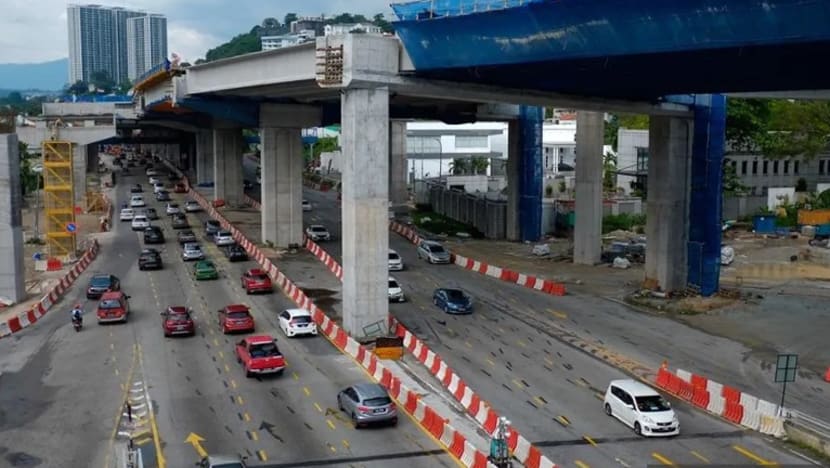 Konkrit hempap kereta: JKKP arah henti kerja pasang dinding