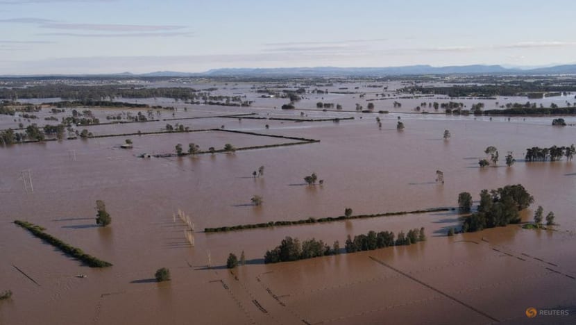 Australia begins clean-up after floods kill 5, damage 10,000 properties Australia begins clean-up after floods kill 5, damage 10,000 properties