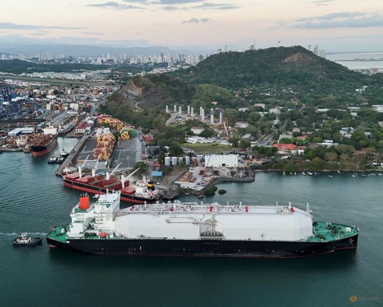Panama Canal begins reducing crossings due to El Nino