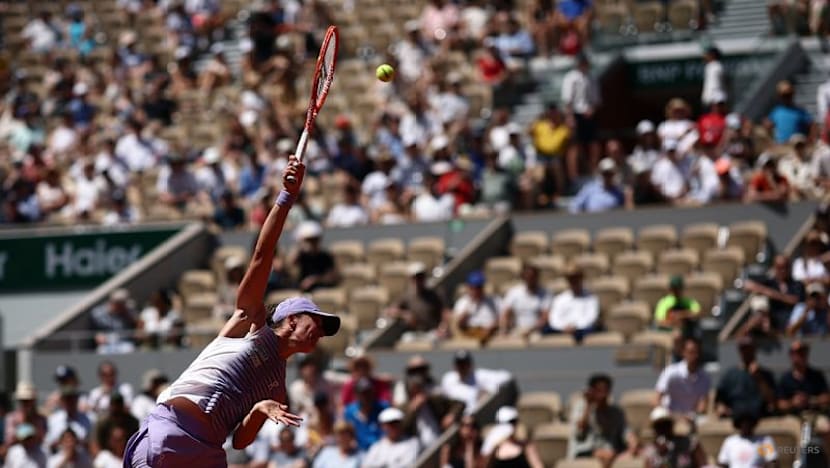Swiatek on one-way street to second round in Paris