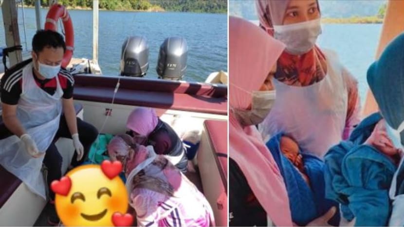 Bayi kembar Orang Asli selamat dilahirkan dalam bot ambulans