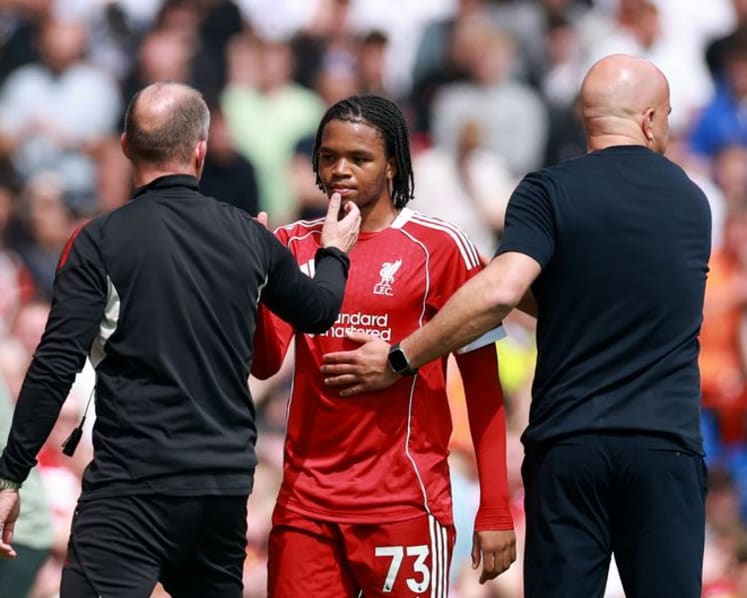 Slot explains Ngumoha substitution after furious fan reaction
