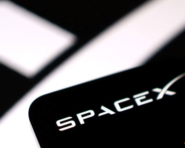 SpaceX, Charter discuss mobile phone partnership in US, Bloomberg News says