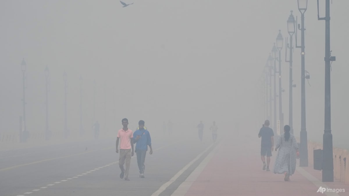 Thick smog blankets New Delhi after Diwali fireworks, pushing air quality to hazardous levels