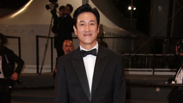 2儿子深夜返回韩国出席葬礼　李善均长眠地曝光
