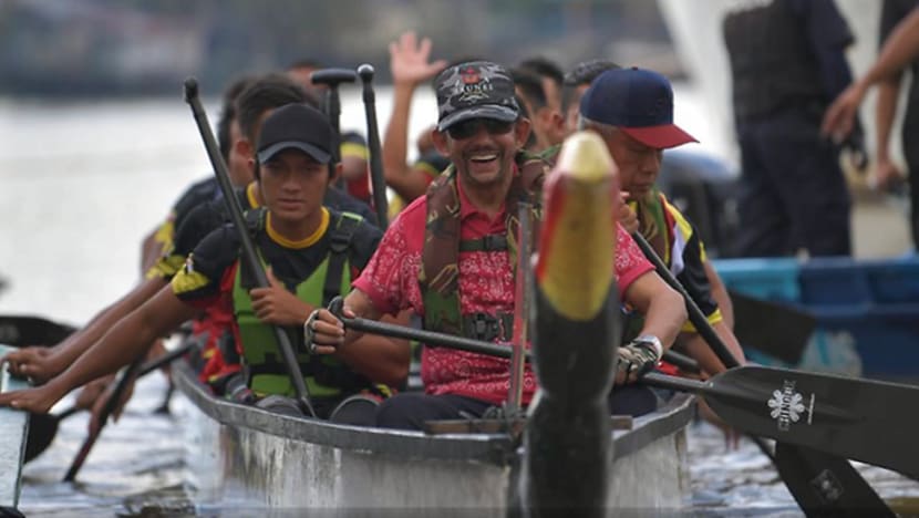 Sultan Brunei sertai Regatta Sarawak, muncul juara