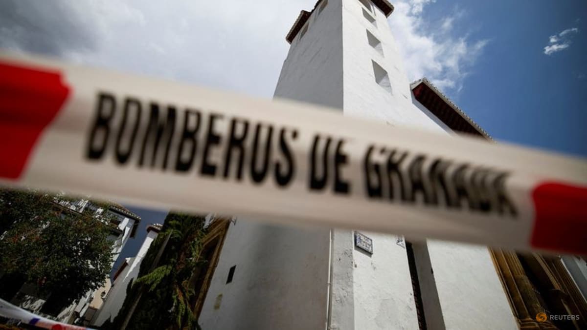 Three lightly injured as new quake hits Spain's Granada