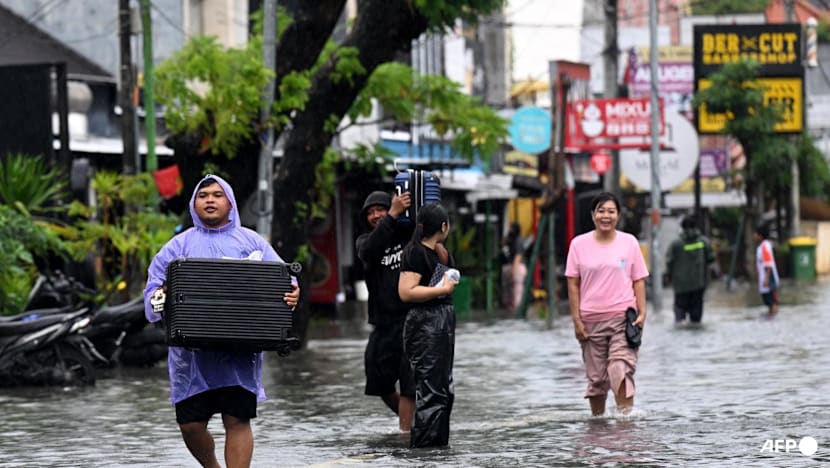 Bali flooding prompts tourist evacuation: Official