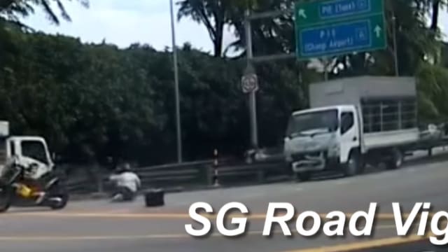 罗厘摩托车追尾碰撞 骑士被撞飞送院