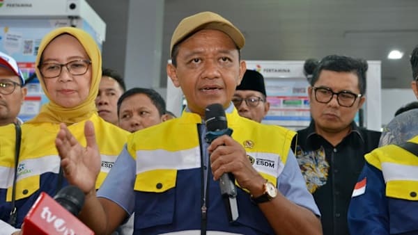 Menteri Bahlil pastikan stok BBM Indonesia aman meski seluruh dunia terdampak