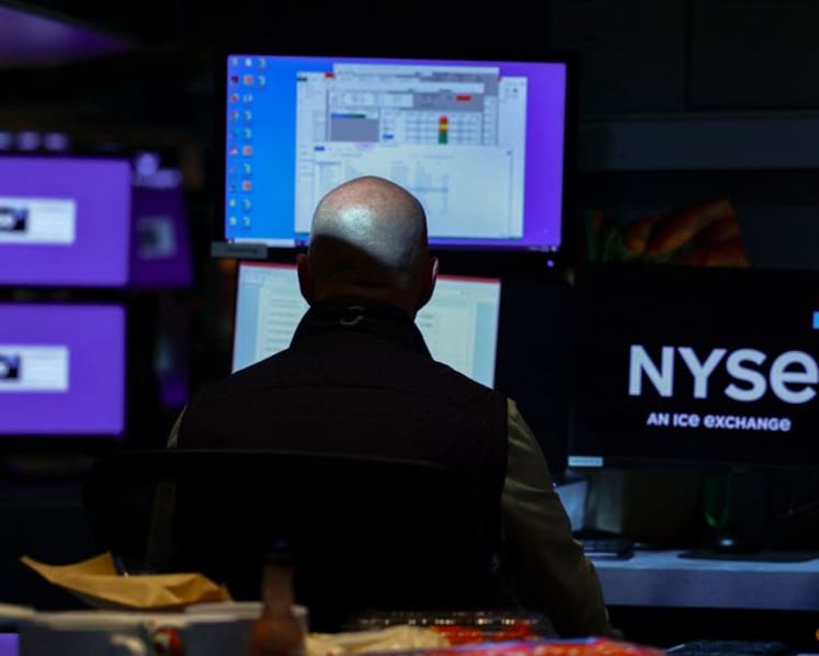 Stock indexes register records after upbeat company forecasts; oil drops