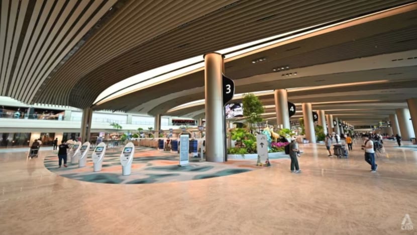 Lelaki diberkas, bakar langsir di bilik tahanan Lapangan Terbang Changi Lelaki diberkas, bakar langsir di bilik tahanan Lapangan Terbang Changi