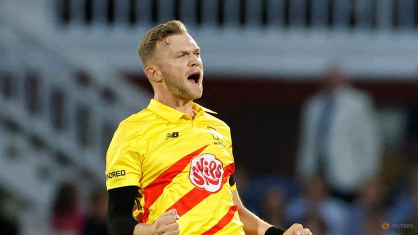 England bowler Cook to debut against Zimbabwe