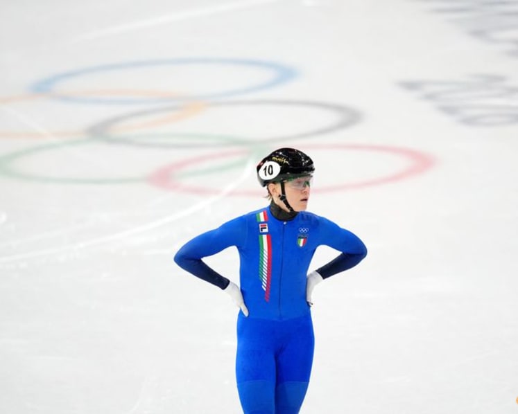 Short track-Frustrated Fontana made to wait for record medal