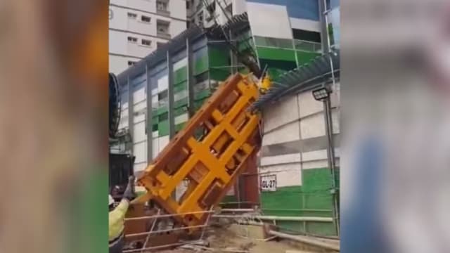 地铁跨岛线工地出事故 陆交局：重型设备倒下压毁隔音板