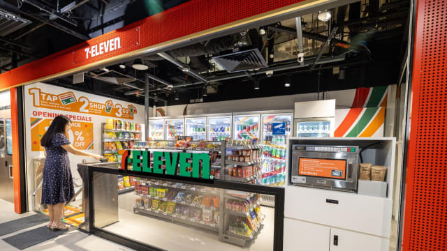 店内无店员 滨海中心地铁站设首家全自助7-11便利店 