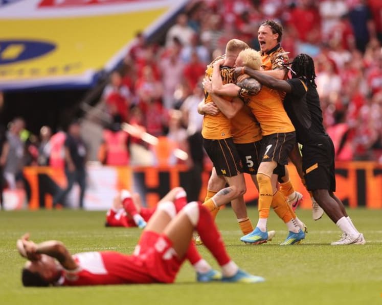 Hull back in Premier League after McBurnie's last-gasp playoff winner