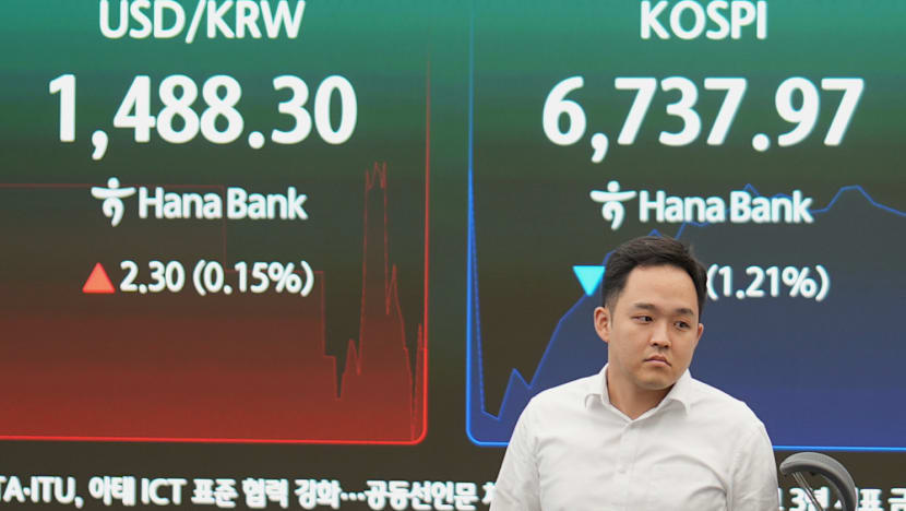Asia stocks up as chip stocks recover, oil eases