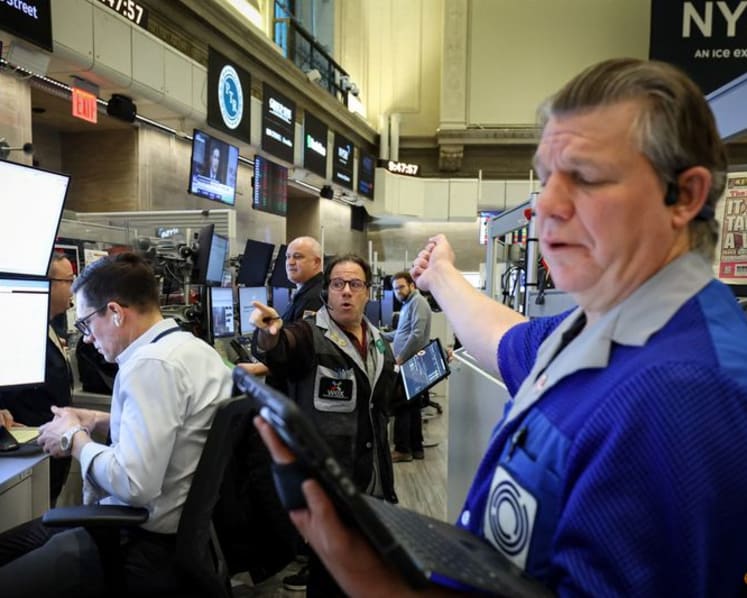 Trading Day: Out of the Greenland, into the red