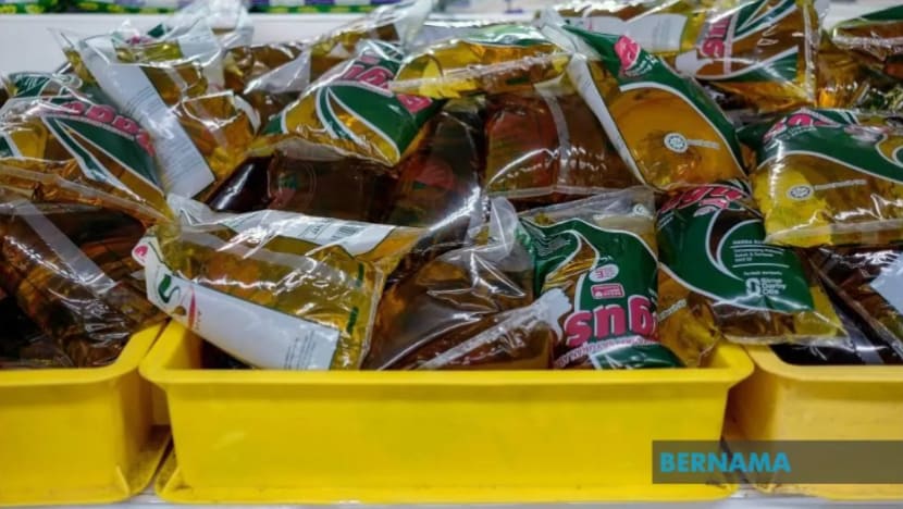 Harga minyak masak tidak bersubsidi di M'sia dijangka turun 2 minggu lagi Harga minyak masak tidak bersubsidi di M'sia dijangka turun 2 minggu lagi