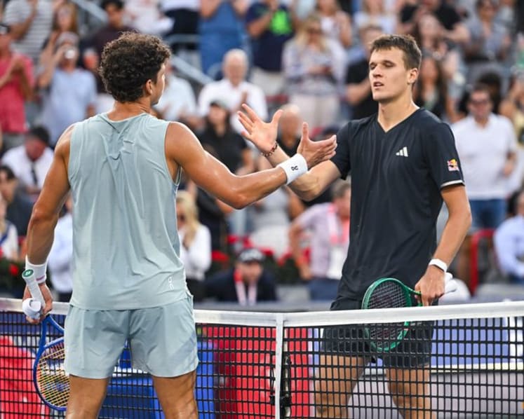 Shelton routs Mensik to reach Canadian Open semis