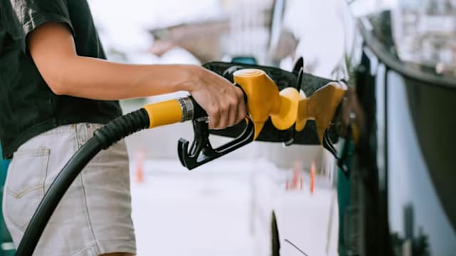 马国严打汽油走私见效 边境RON95销量跌约两成