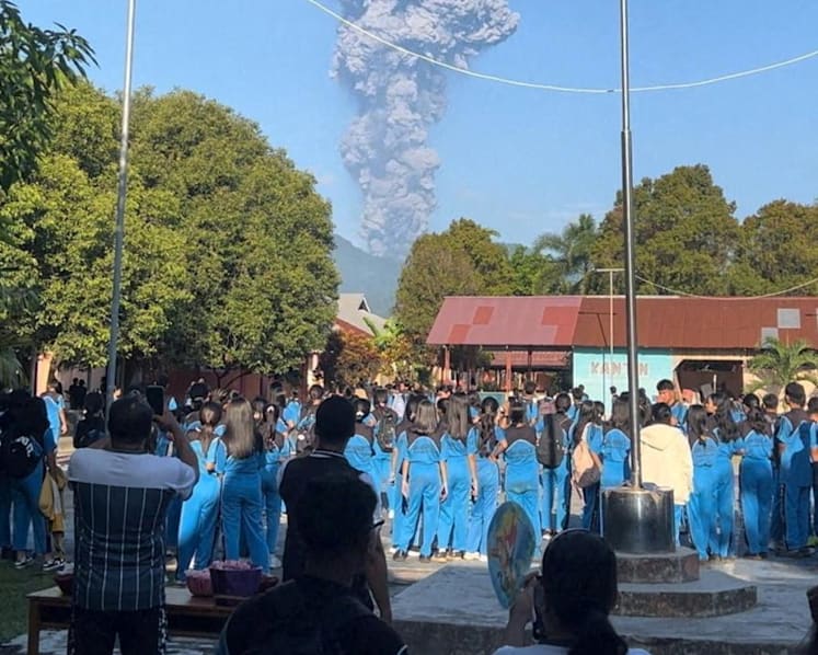 Search continues for 2 missing Singaporean hikers after Mount Dukono eruption; 7 to return home: MFA