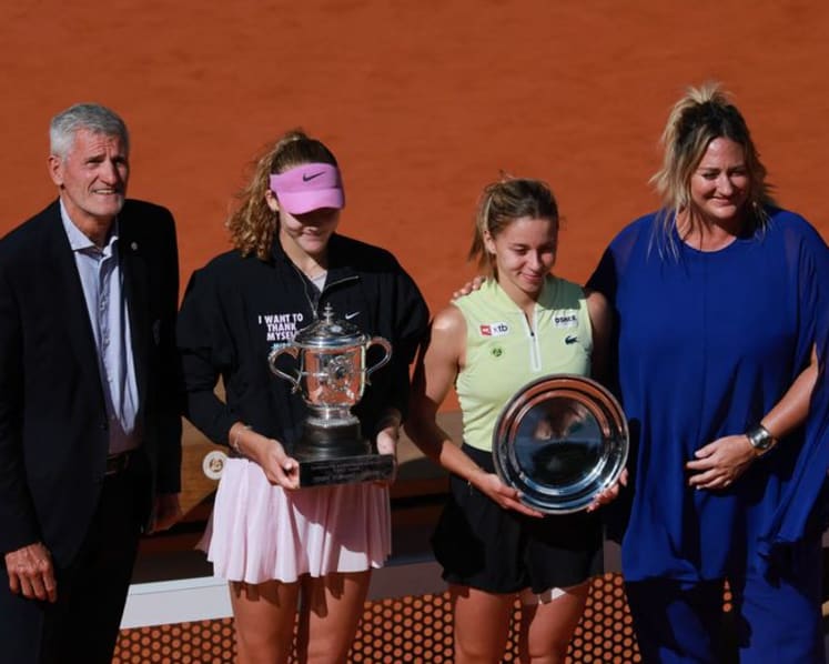 A star is born as Andreeva eases into Grand Slam winners' club