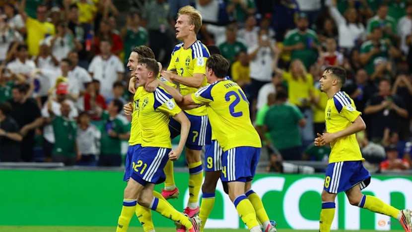 Sweden smash five past Tunisia in World Cup opener