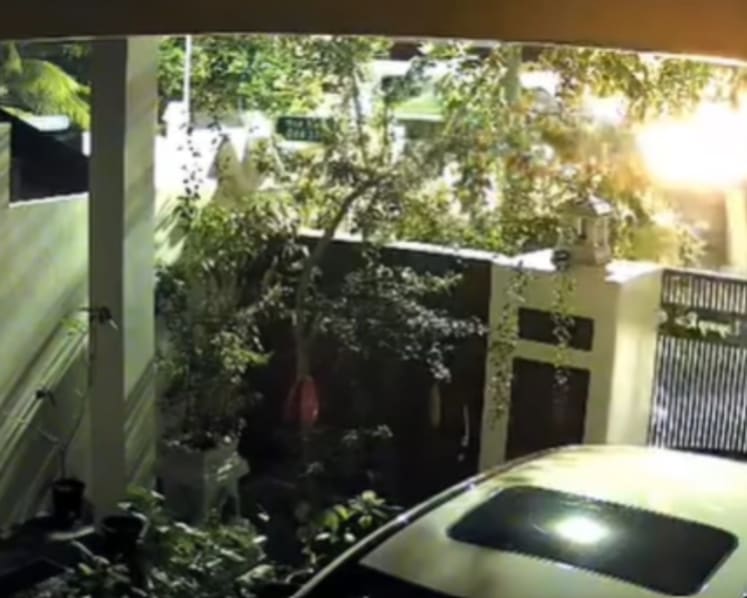Go-Ahead bus makes wrong turn into Loyang estate damaging several cars; driver, 70, assisting police