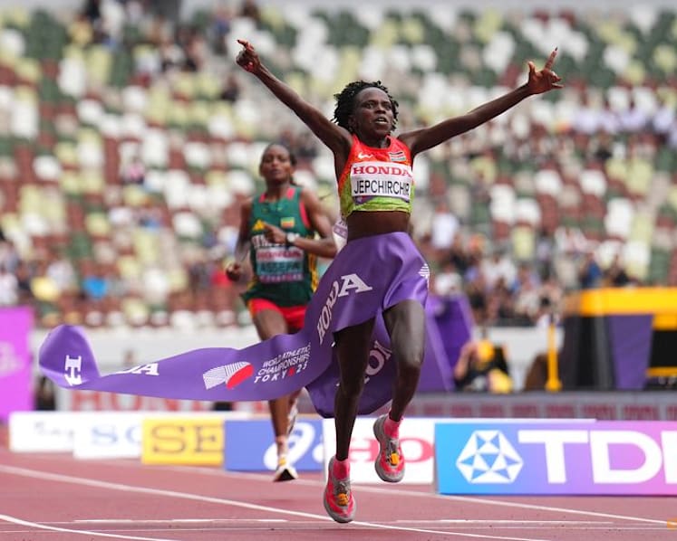 Jepchirchir sprints to marathon gold, Ingebrigtsen out of 1,500m