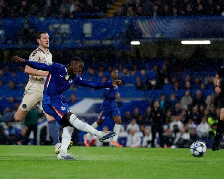 Youthful Chelsea thump hapless Ajax 5-1 in Champions League