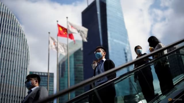 别穿名牌上班！中国银行金融界禁员工炫富 