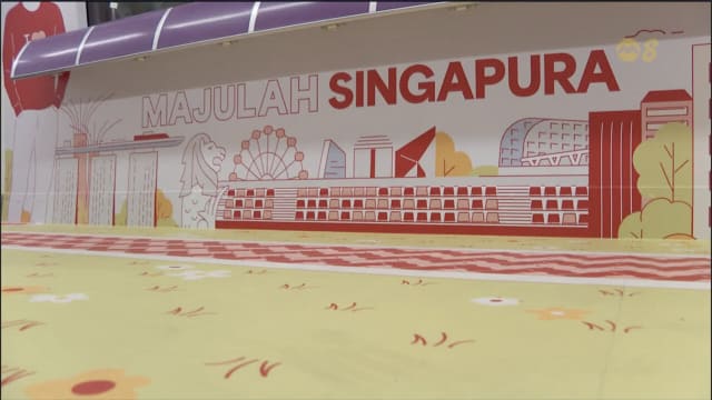  五列地铁列车穿国庆主题新装