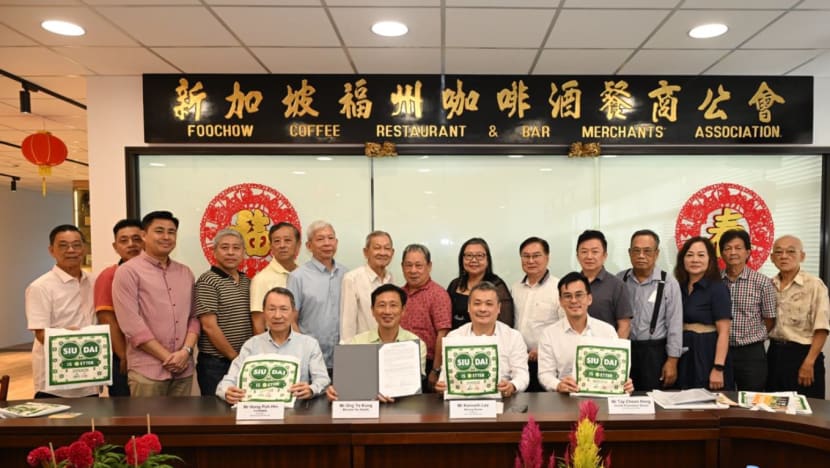 Two coffee shop associations pledge support for 'siu dai' or less sugar in drinks movement Two coffee shop associations pledge support for 'siu dai' or less sugar in drinks movement