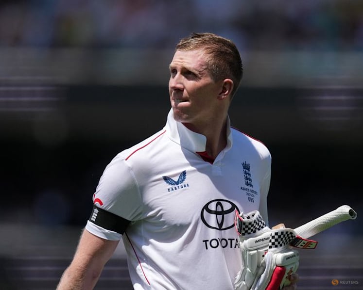 England drop Crawley, pick Gay to open and recall Robinson
