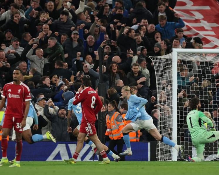 Man City snatch chaotic 2-1 win at Liverpool to stay on Arsenal's heels