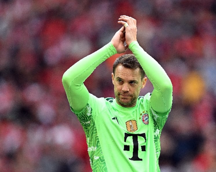 Bayern's Neuer keeps mum on potential Germany return for World Cup