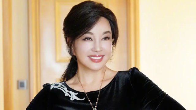 刘晓庆惊爆四度离婚！太缺钱转战直播带货市场