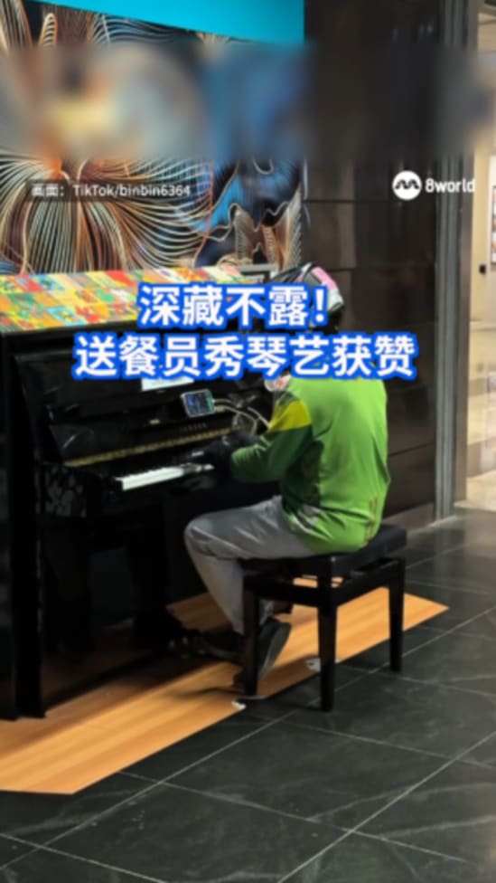 0726_Grabguyplaypiano_HD2