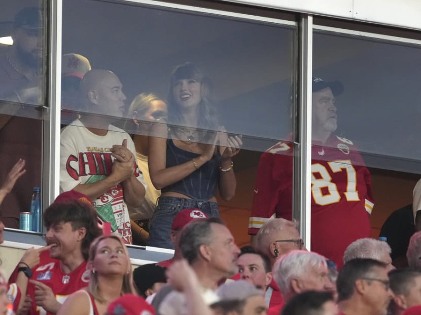 Taylor Swift shows up at Arrowhead Stadium to watch boyfriend Travis Kelce, Chiefs face Ravens in NFL opener Taylor Swift shows up at Arrowhead Stadium to watch boyfriend Travis Kelce, Chiefs face Ravens in NFL opener
