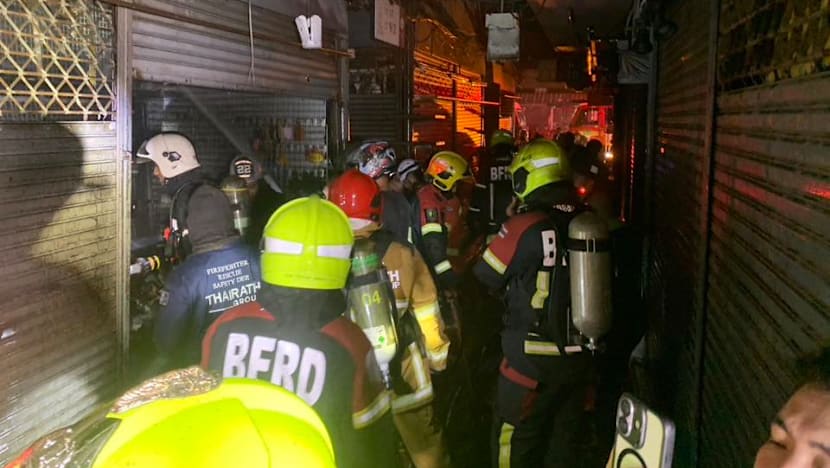 28 gerai musnah akibat kebakaran Pasar Hujung Minggu Chatuchak di Bangkok