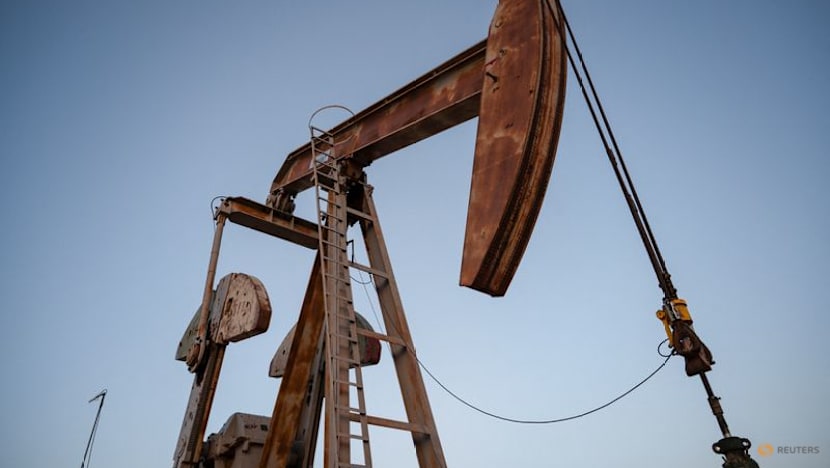 Oil prices settle higher on force majeure at Kazakh field, slow Venezuela exports