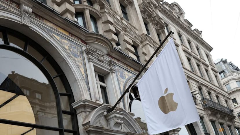 US lawmakers want UK briefing on backdoor order to Apple