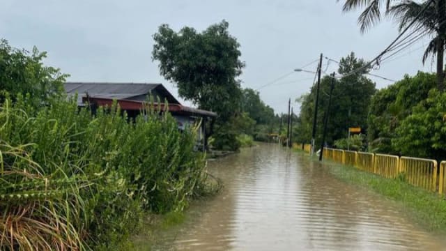 马国新山多处突发暴雨引发水灾 多条道路瘫痪