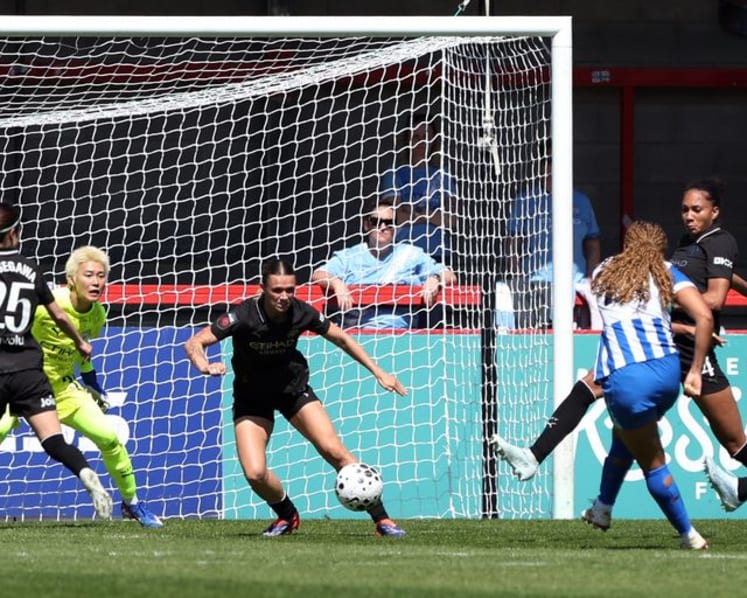 Manchester City shocked by Brighton in Women's Super League title race