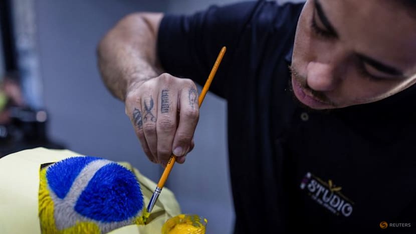 Barber shaves World Cup dreams into Brazilian fans' hair