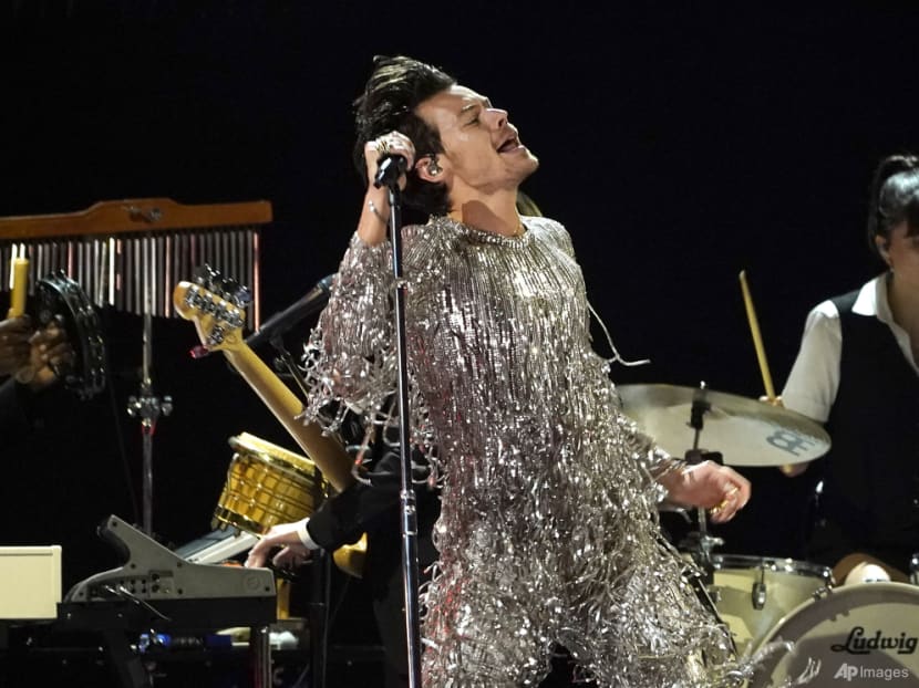 Harry Styles hit in eye while performing, becomes latest victim of dangerous concert trend